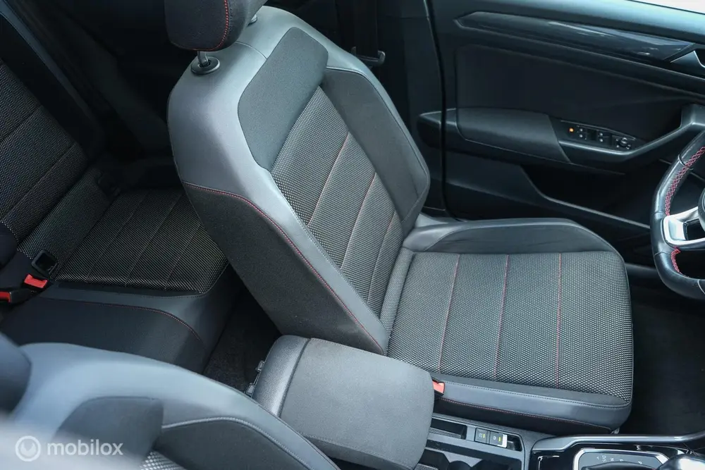 Volkswagen T-Roc 1.5 TSI Sport R-Line | LED | Pano | Stoelve uit 2021, foto 17