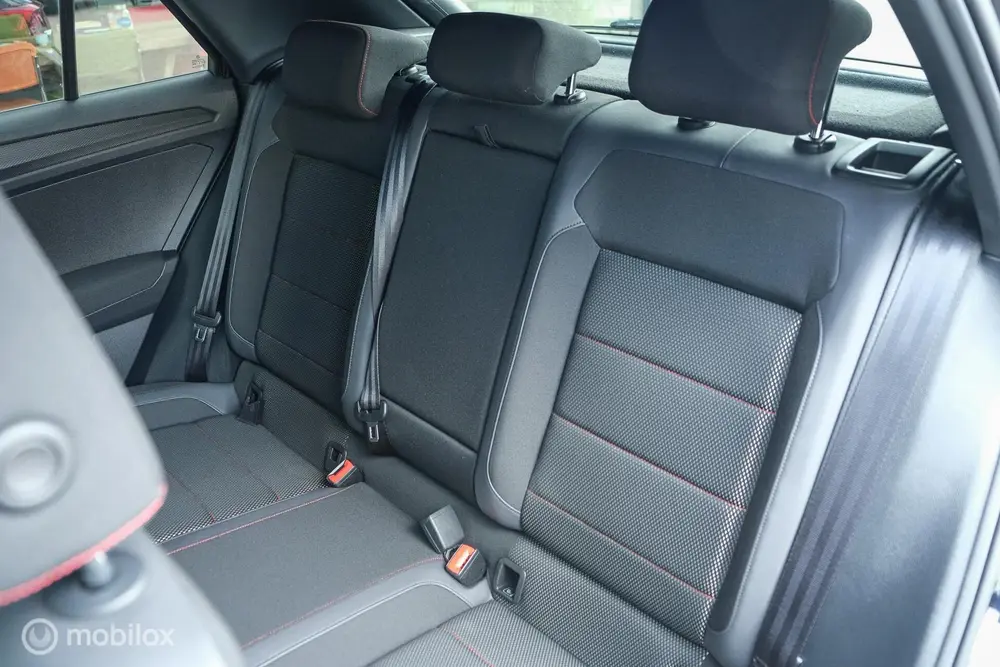 Volkswagen T-Roc 1.5 TSI Sport R-Line | LED | Pano | Stoelve uit 2021, foto 8