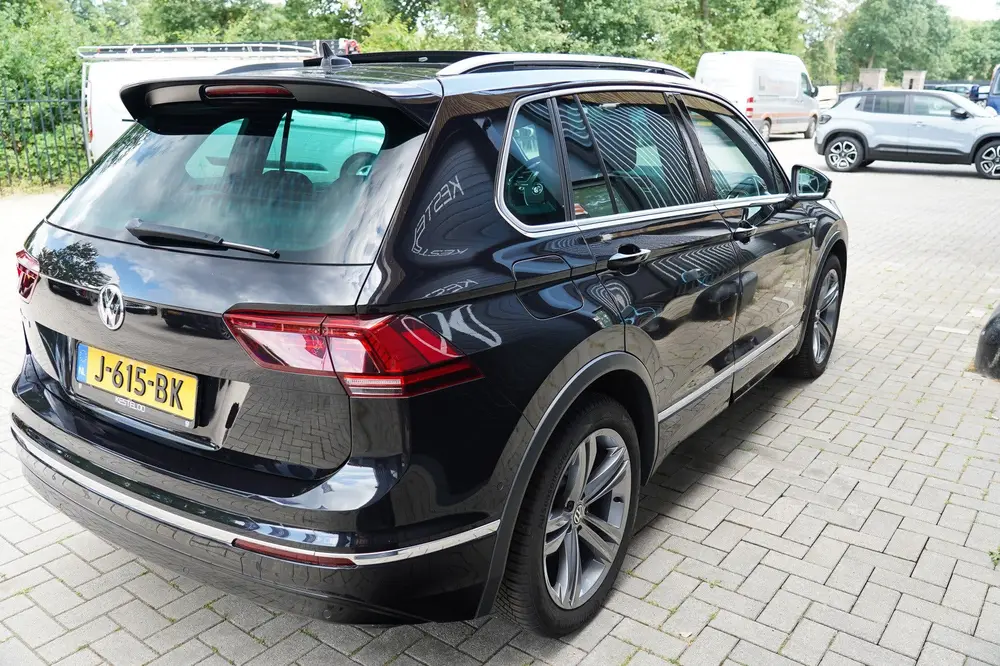 Volkswagen Tiguan 1.5 TSI ACT R LINE HIGH BUSINESS NEDERLAND uit 2020, foto 18