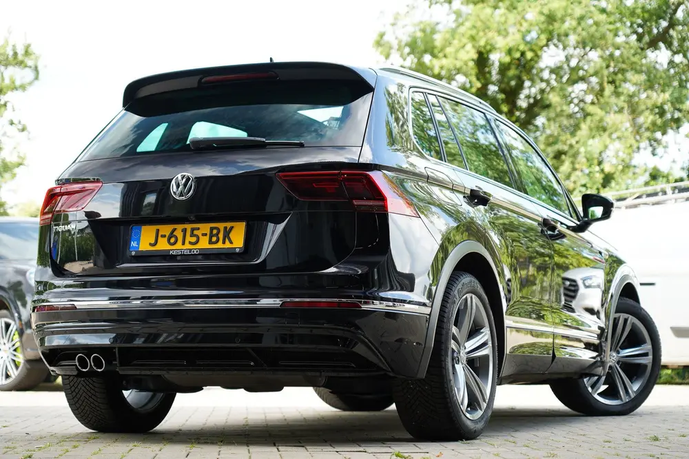 Volkswagen Tiguan 1.5 TSI ACT R LINE HIGH BUSINESS NEDERLAND uit 2020, foto 3