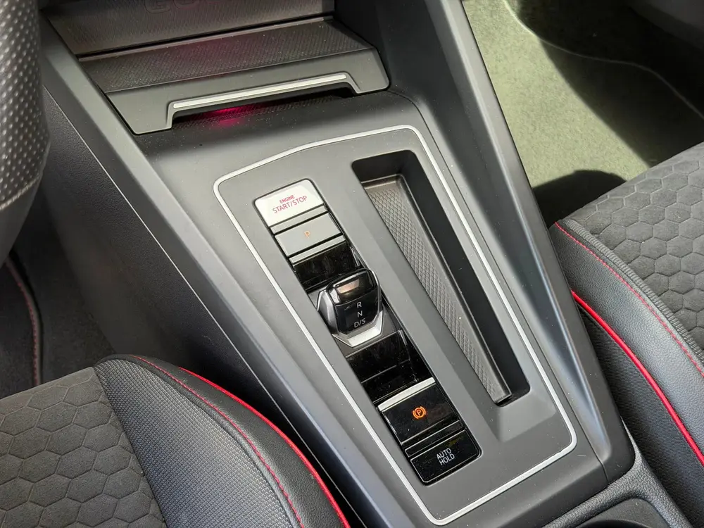 Volkswagen Golf 2.0 TSI GTI CLUBSPORT MILLTEK MAXTON PANO uit 2021, foto 10
