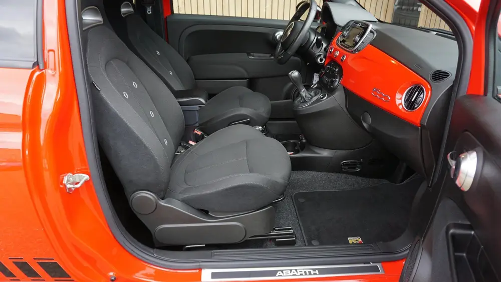 Abarth 595 1.4 T-Jet 145pk Virtual Cockpit 16inch LM *Magnet uit 2019, foto 10