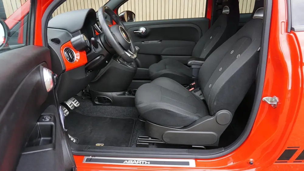 Abarth 595 1.4 T-Jet 145pk Virtual Cockpit 16inch LM *Magnet uit 2019, foto 7