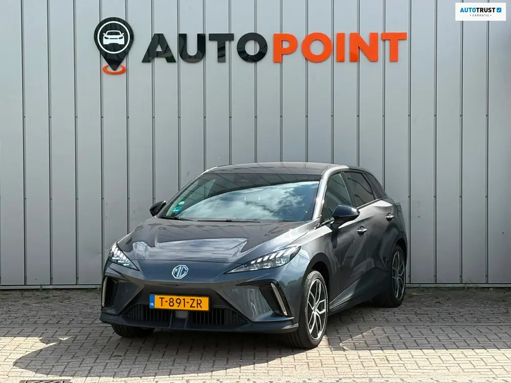 MG MG4 Luxury 64 kWh ORG NL DEALEROND 1E EIG SOH9 uit 2023