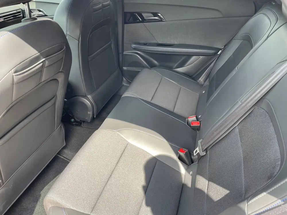 MG MG4 Luxury 64 kWh ORG NL DEALEROND 1E EIG SOH9 uit 2023, foto 12