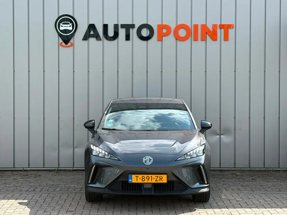 MG MG4 Luxury 64 kWh ORG NL DEALEROND 1E EIG SOH9 uit 2023, foto 2