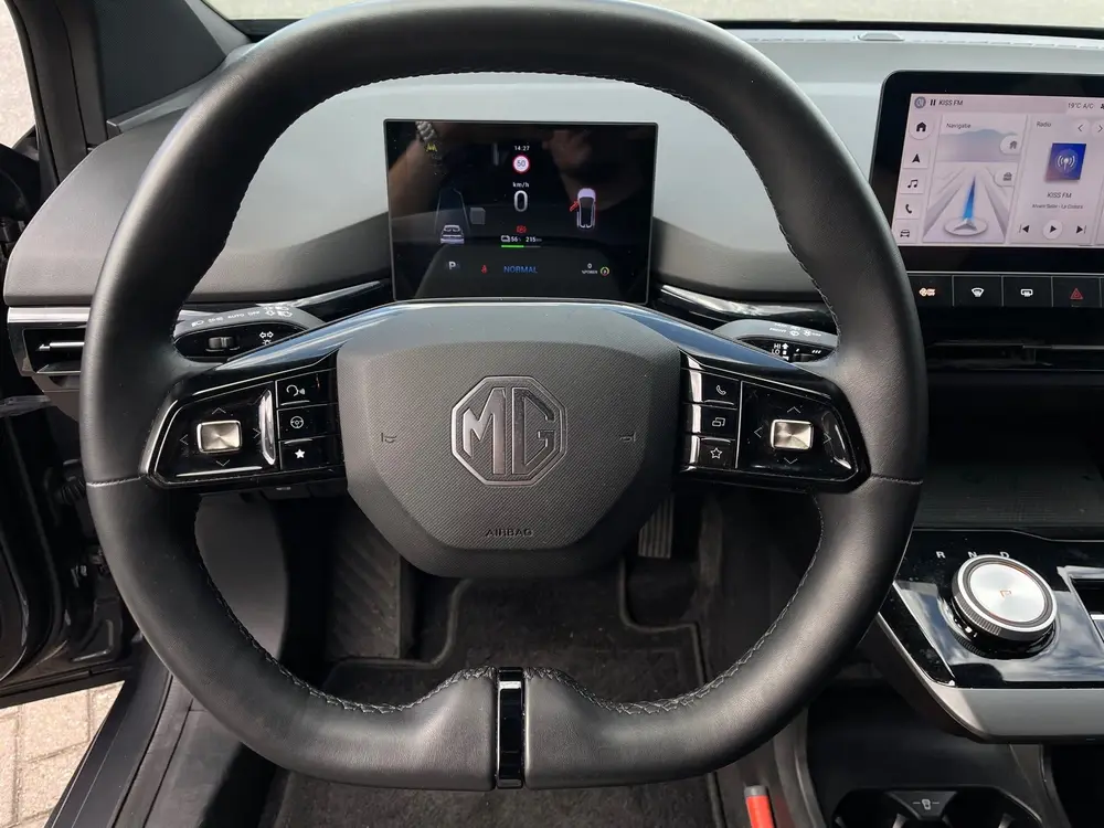 MG MG4 Luxury 64 kWh ORG NL DEALEROND 1E EIG SOH9 uit 2023, foto 5