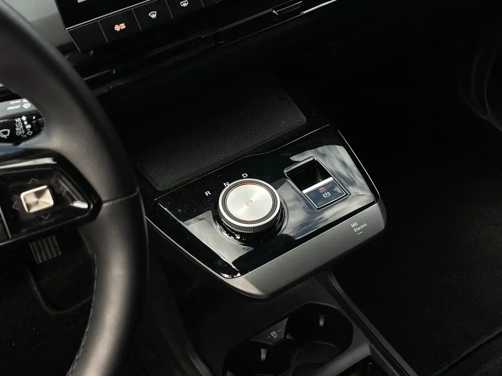 MG MG4 Luxury 64 kWh ORG NL DEALEROND 1E EIG SOH9 uit 2023, foto 9
