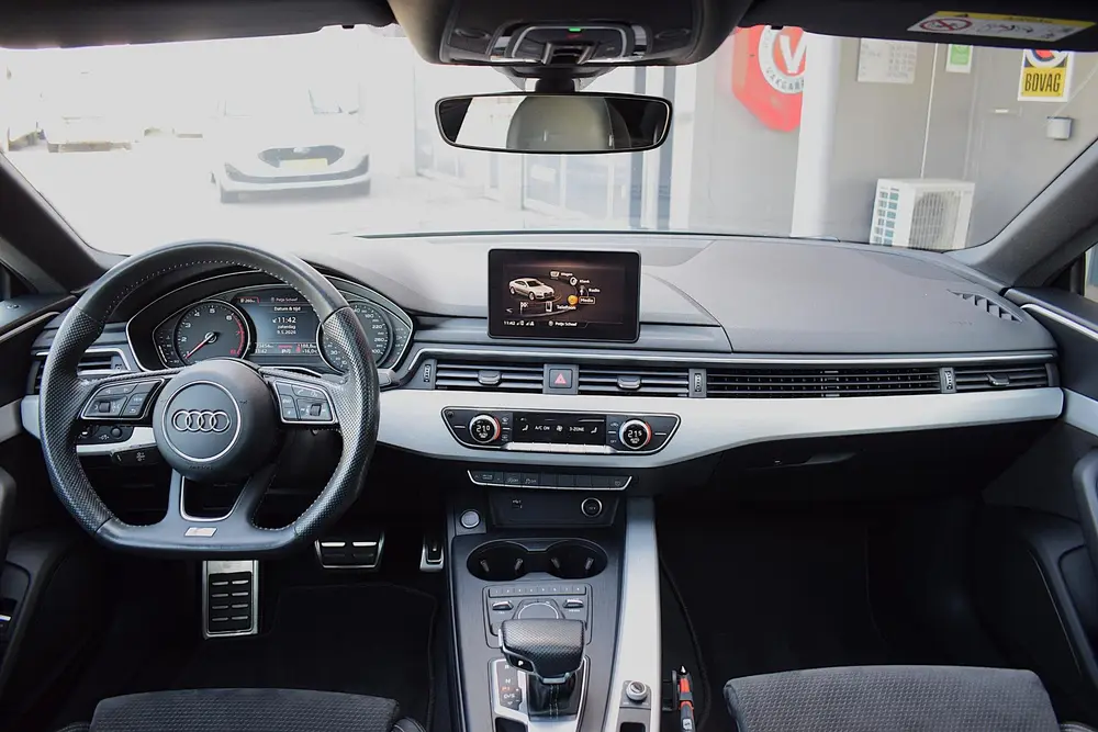 Audi A5 35 TFSI Sport S-line edition uit 2020, foto 12
