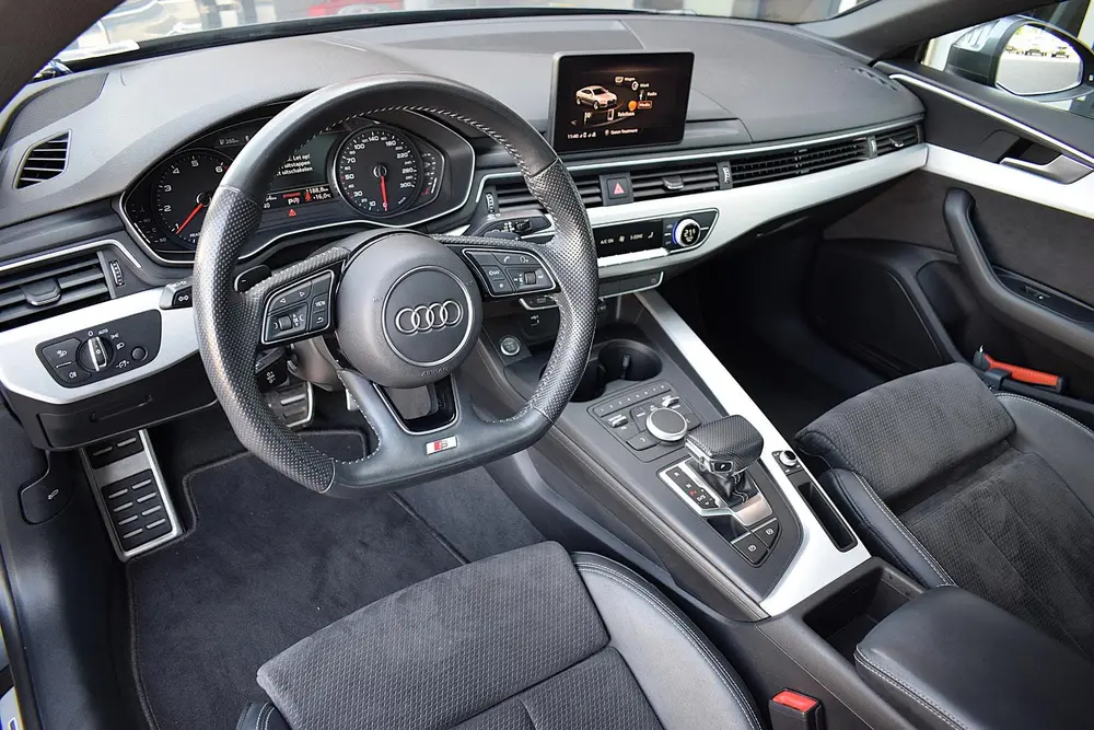 Audi A5 35 TFSI Sport S-line edition uit 2020, foto 4