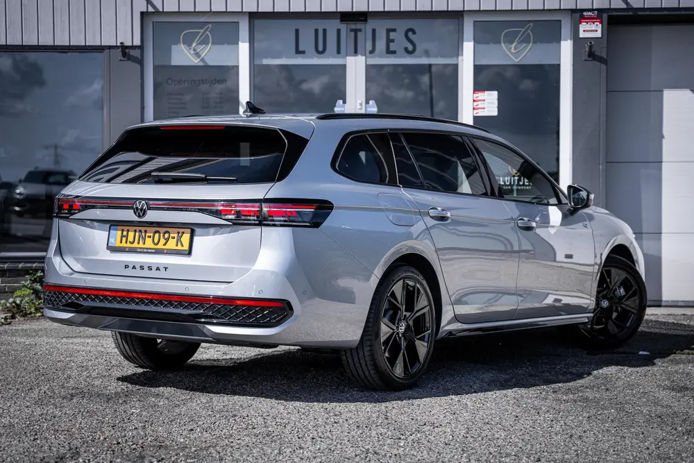 Volkswagen Passat Variant 1.5 eHybrid R-Line Black-Style Org uit 2025, foto 10