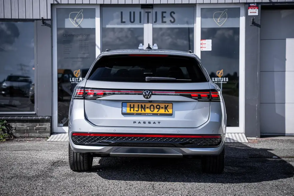 Volkswagen Passat Variant 1.5 eHybrid R-Line Black-Style Org uit 2025, foto 11