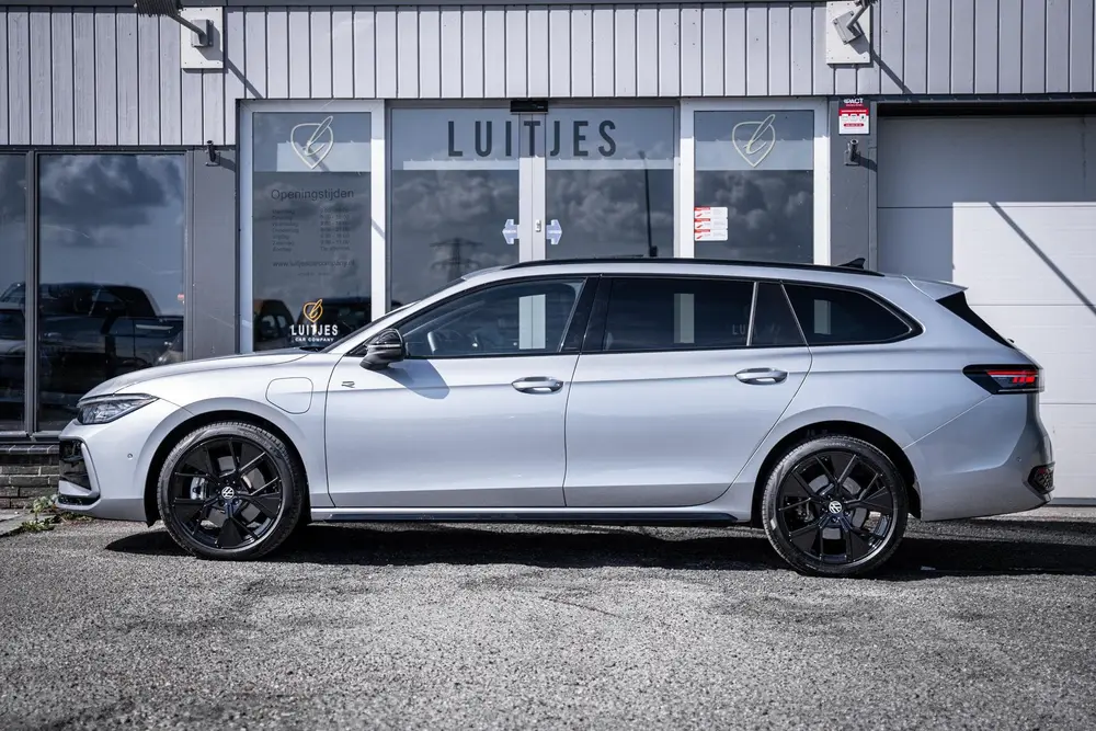Volkswagen Passat Variant 1.5 eHybrid R-Line Black-Style Org uit 2025, foto 17