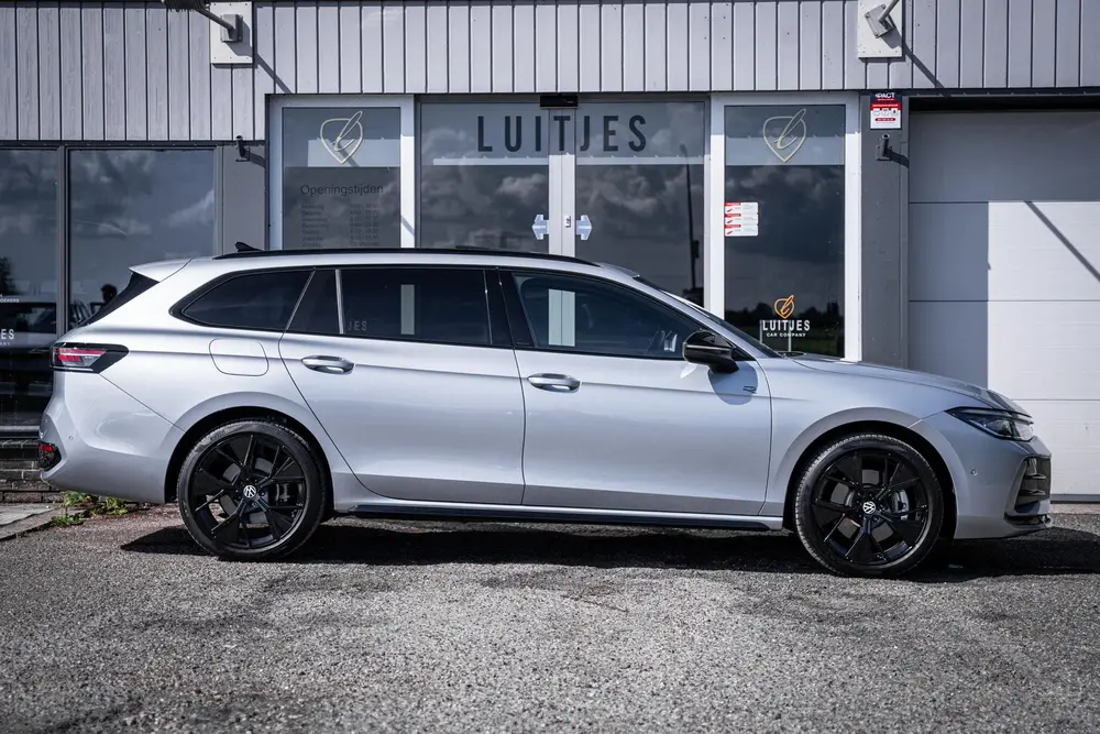 Volkswagen Passat Variant 1.5 eHybrid R-Line Black-Style Org uit 2025, foto 9