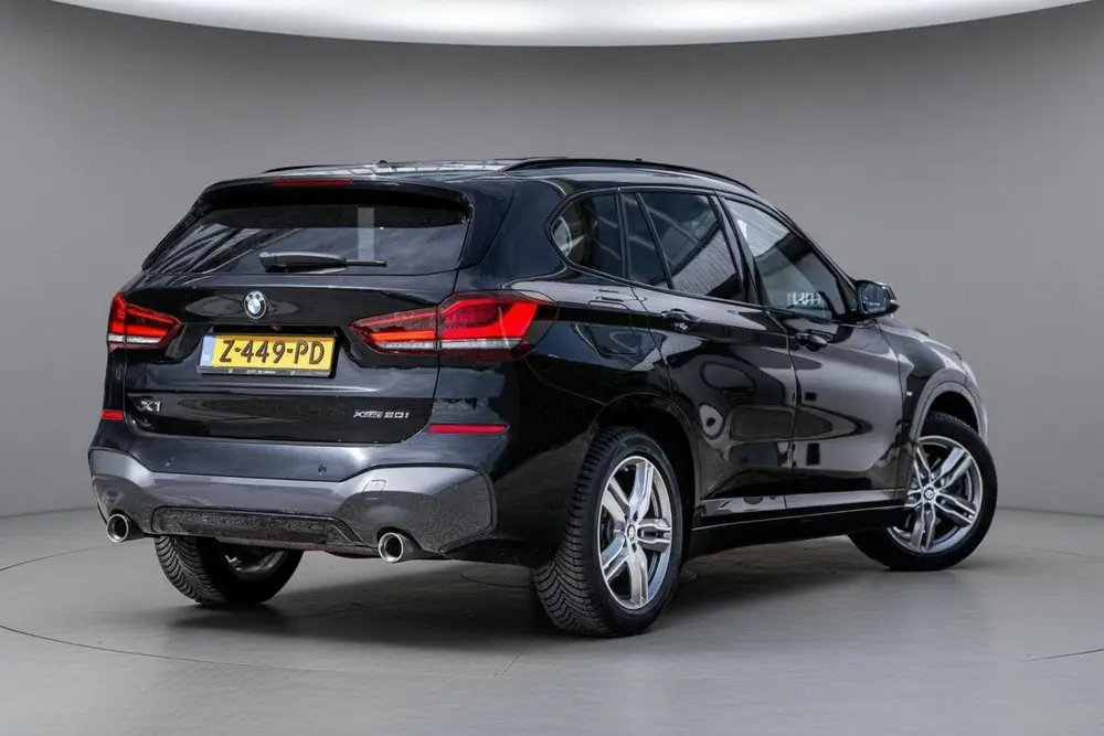 BMW X1 xDrive20i 192pk M-Sport Pano-dak uit 2020, foto 2