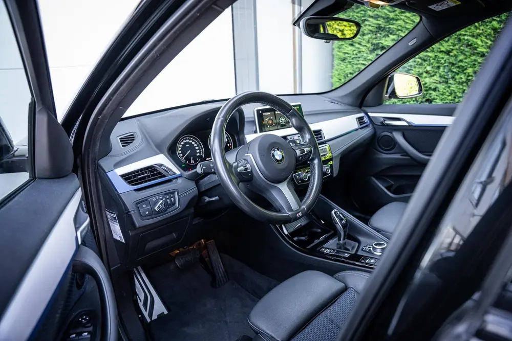 BMW X1 xDrive20i 192pk M-Sport Pano-dak uit 2020, foto 3