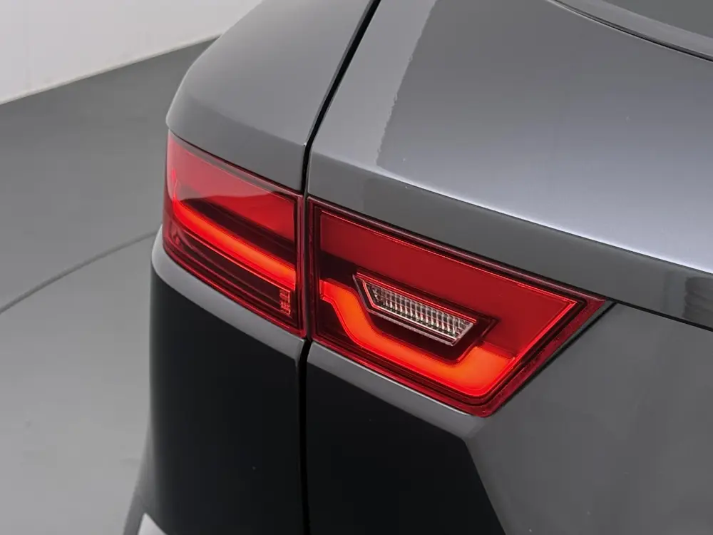 Jaguar E-Pace 2.0 P200 AWD R-Dynamic RIJKLAARPRIJS INCL 12 M uit 2020, foto 2