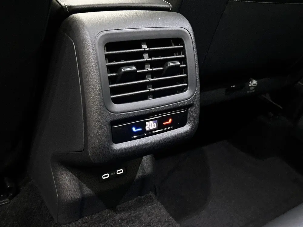 Volkswagen T-Roc 1.5 eTsi R-Line First Edition 150 PK| Origi uit 2026, foto 18