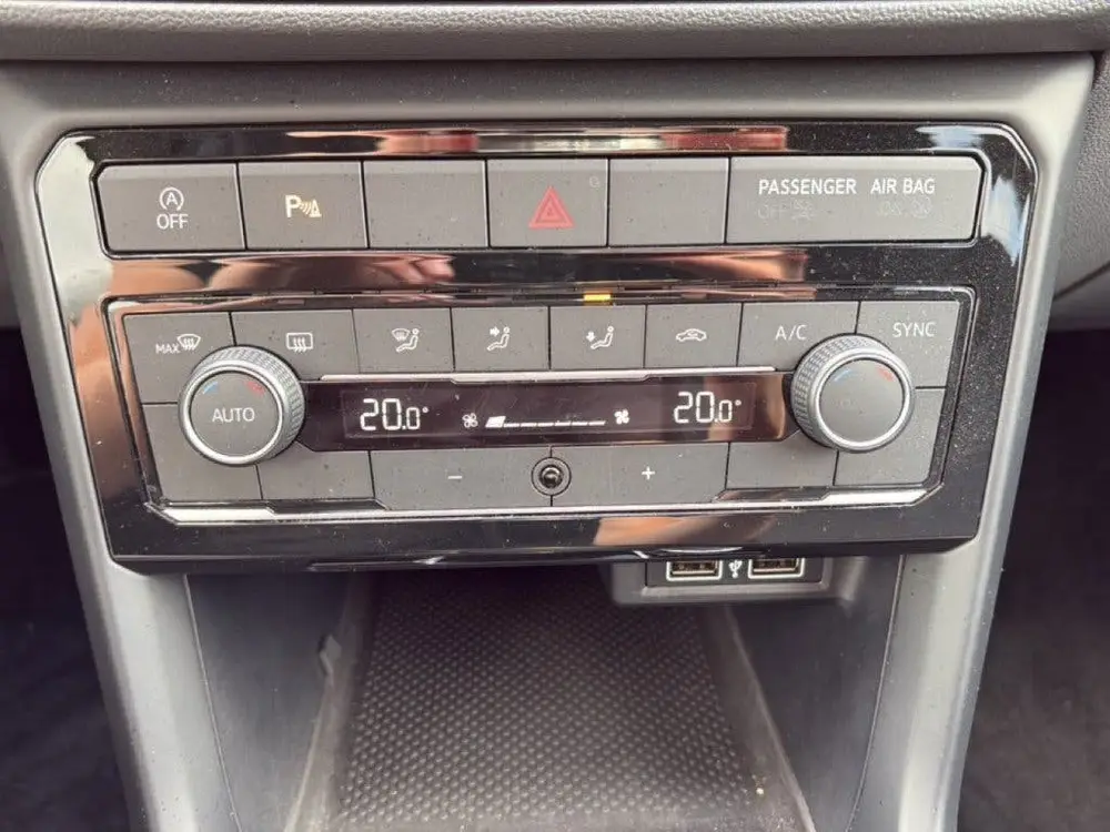 Volkswagen T-CROSS 1.0 TSI LIFE TREKHAAK/CAMERA/ACC/CLIMA/CA uit 2019, foto 18