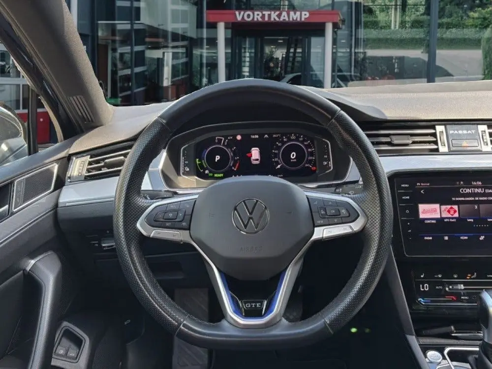 Volkswagen PASSAT 1.4 TSI GTE DSG BUSINESS TREKHAAK/LEDER/CA uit 2021, foto 15