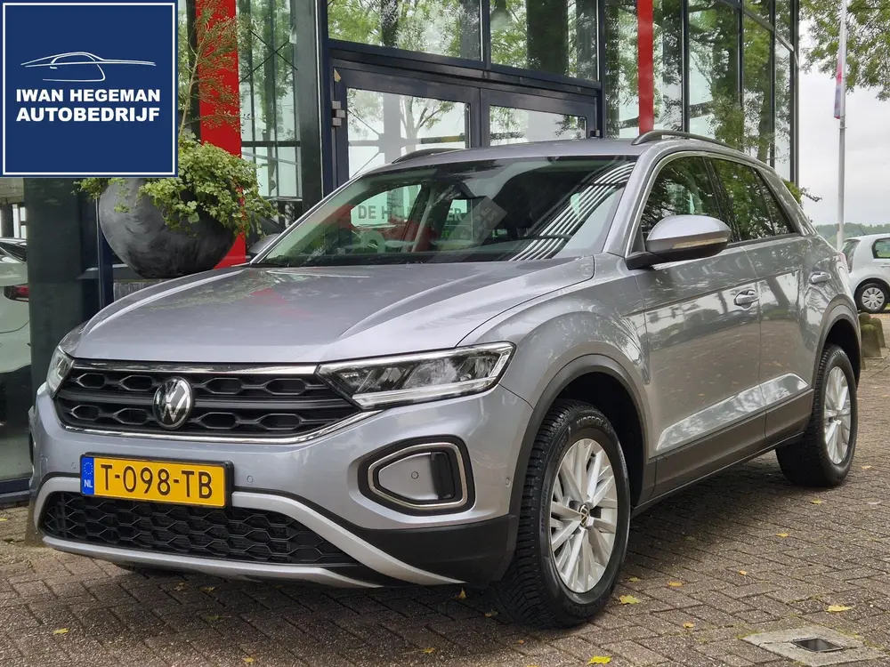 Volkswagen T-Roc 1.0 TSI Life | Navigatie | Digitaal Dashboard | Adapt. Cruise Control T-Roc 1.0 TSI Life | Navigatie | Digitaal dashboa uit 2023