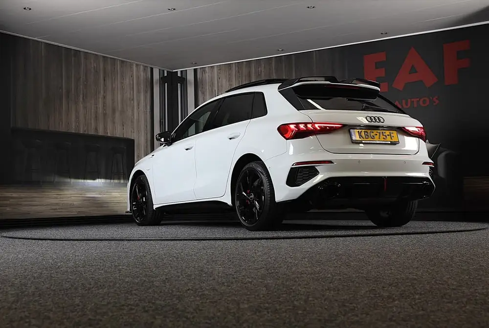 Audi A3 Sportback 45 TFSI e RS3 Look / 245 PK / RS Zetels / uit 2022, foto 3