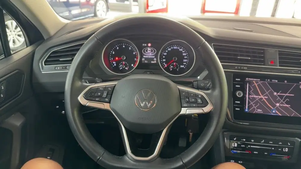 Volkswagen Tiguan Facelift 1.5 TSI Life Business (bj 2020) uit 2020, foto 11