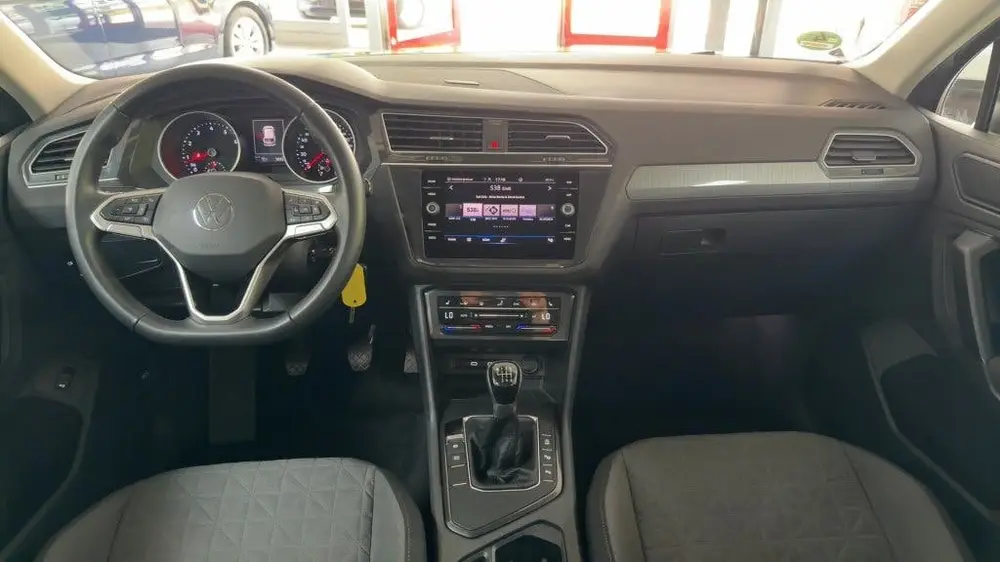 Volkswagen Tiguan Facelift 1.5 TSI Life Business (bj 2020) uit 2020, foto 4