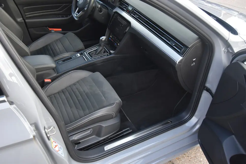 Volkswagen Passat Variant 1.5 TSI R-Line Business + , VIRTUA uit 2022, foto 10