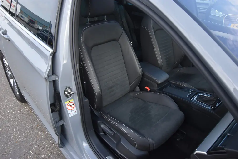 Volkswagen Passat Variant 1.5 TSI R-Line Business + , VIRTUA uit 2022, foto 11