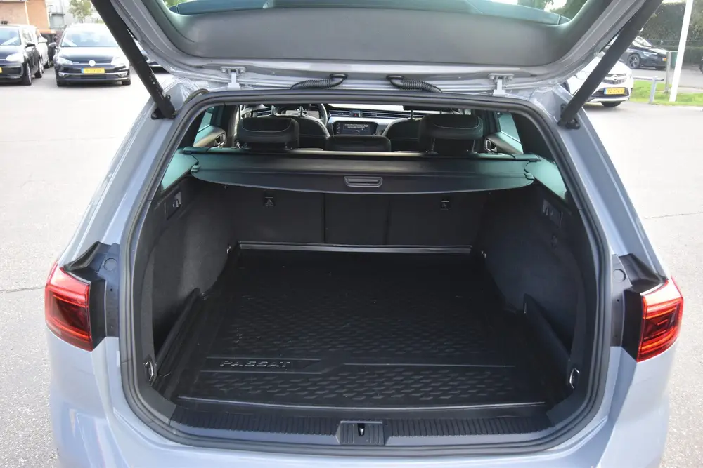 Volkswagen Passat Variant 1.5 TSI R-Line Business + , VIRTUA uit 2022, foto 18