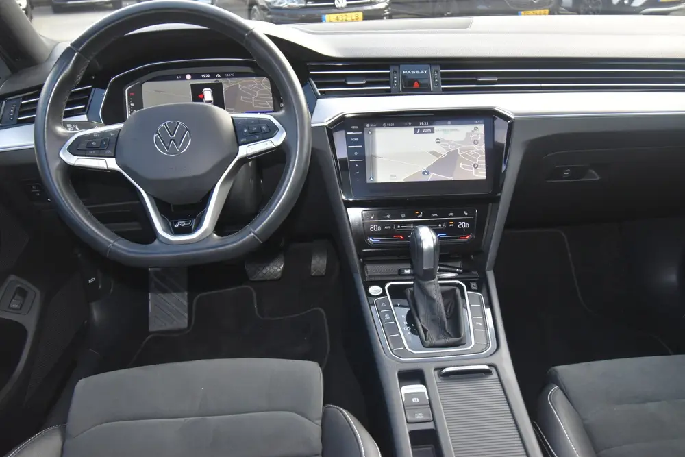 Volkswagen Passat Variant 1.5 TSI R-Line Business + , VIRTUA uit 2022, foto 3