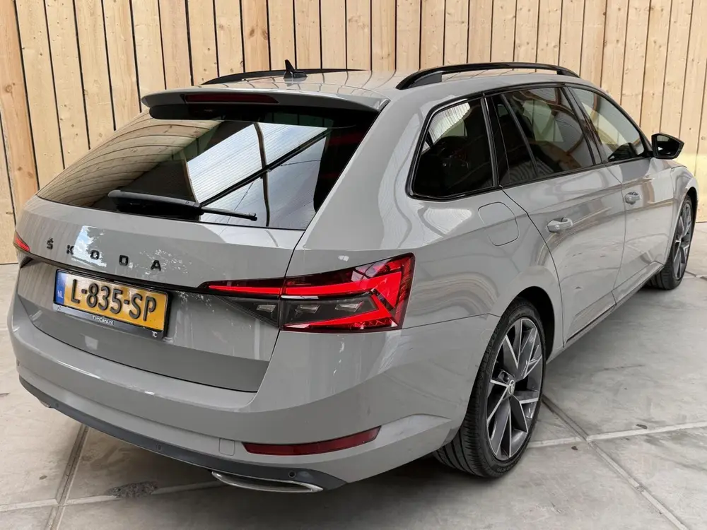 Skoda Superb 1.5 TSI ACT Sportline Business Automaat uit 2021, foto 2