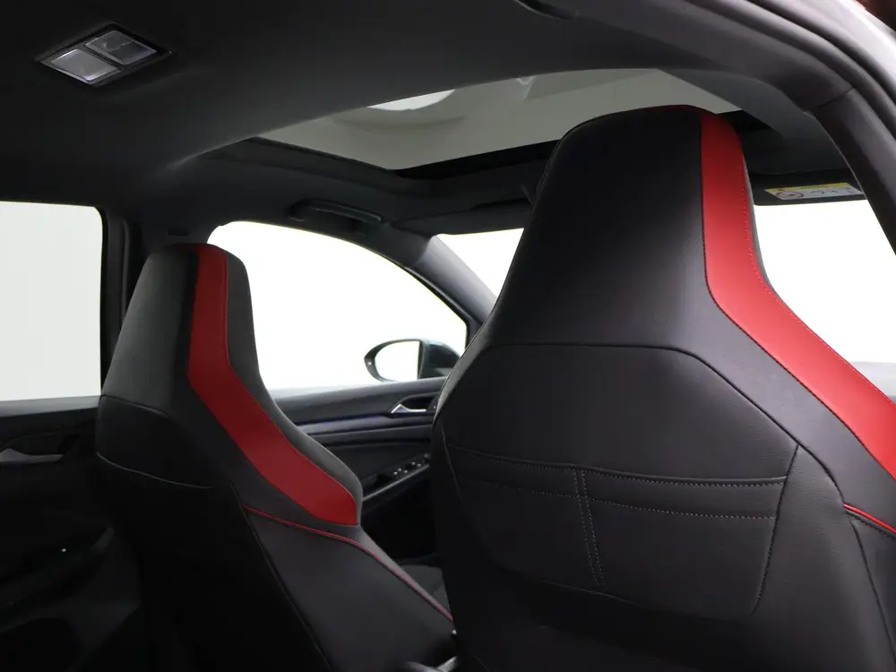 Volkswagen Golf 8 2.0 TSI GTI CLUBSPORT 300 PK MILLTEK | PAN uit 2021, foto 12