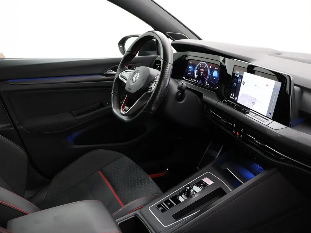Volkswagen Golf 8 2.0 TSI GTI CLUBSPORT 300 PK MILLTEK | PAN uit 2021, foto 4