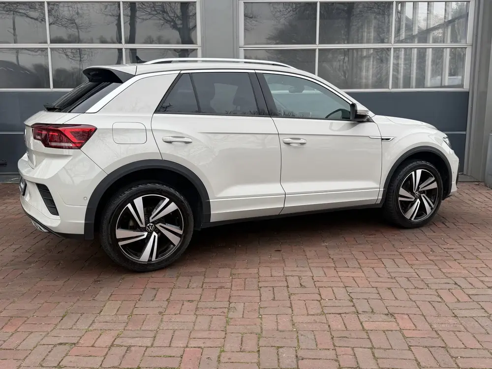 Volkswagen T-Roc 1.5 TSI R-Line 2024 km 24.000 Nap 1e eigen uit 2024, foto 2