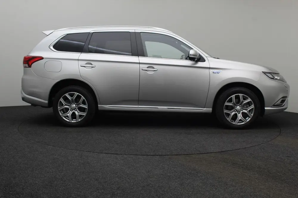 Mitsubishi Outlander 2.4 PHEV S-Edition 4WD 2019 | Navigatie uit 2019, foto 18