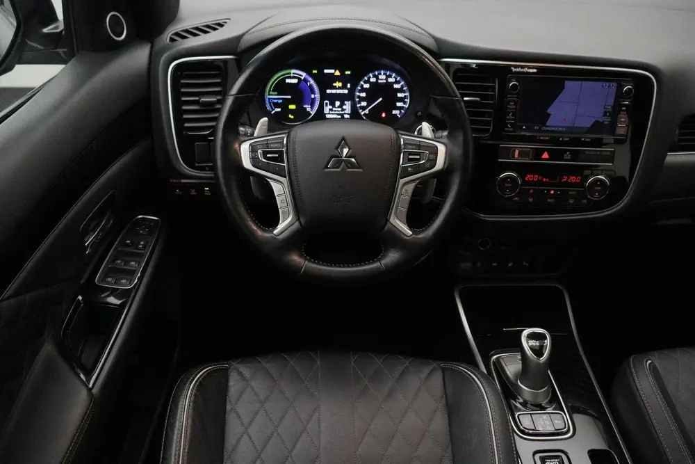 Mitsubishi Outlander 2.4 PHEV S-Edition 4WD 2019 | Navigatie uit 2019, foto 2
