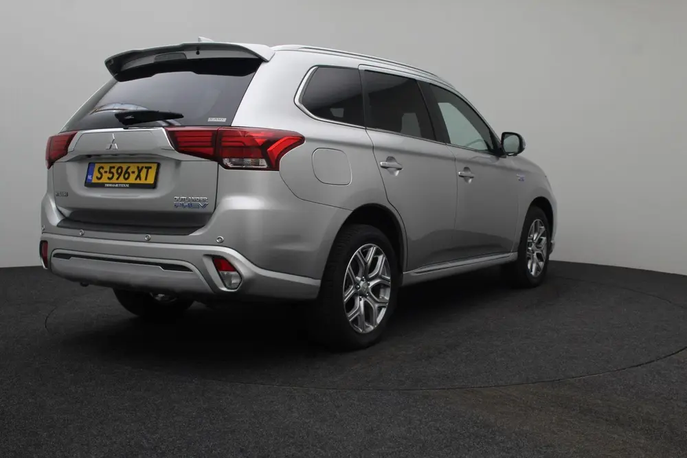 Mitsubishi Outlander 2.4 PHEV S-Edition 4WD 2019 | Navigatie uit 2019, foto 4