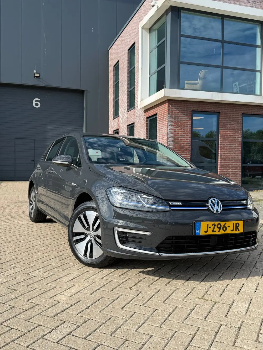 Volkswagen Golf E-Golf 136pk 2020 Grijs uit 2020, foto 13