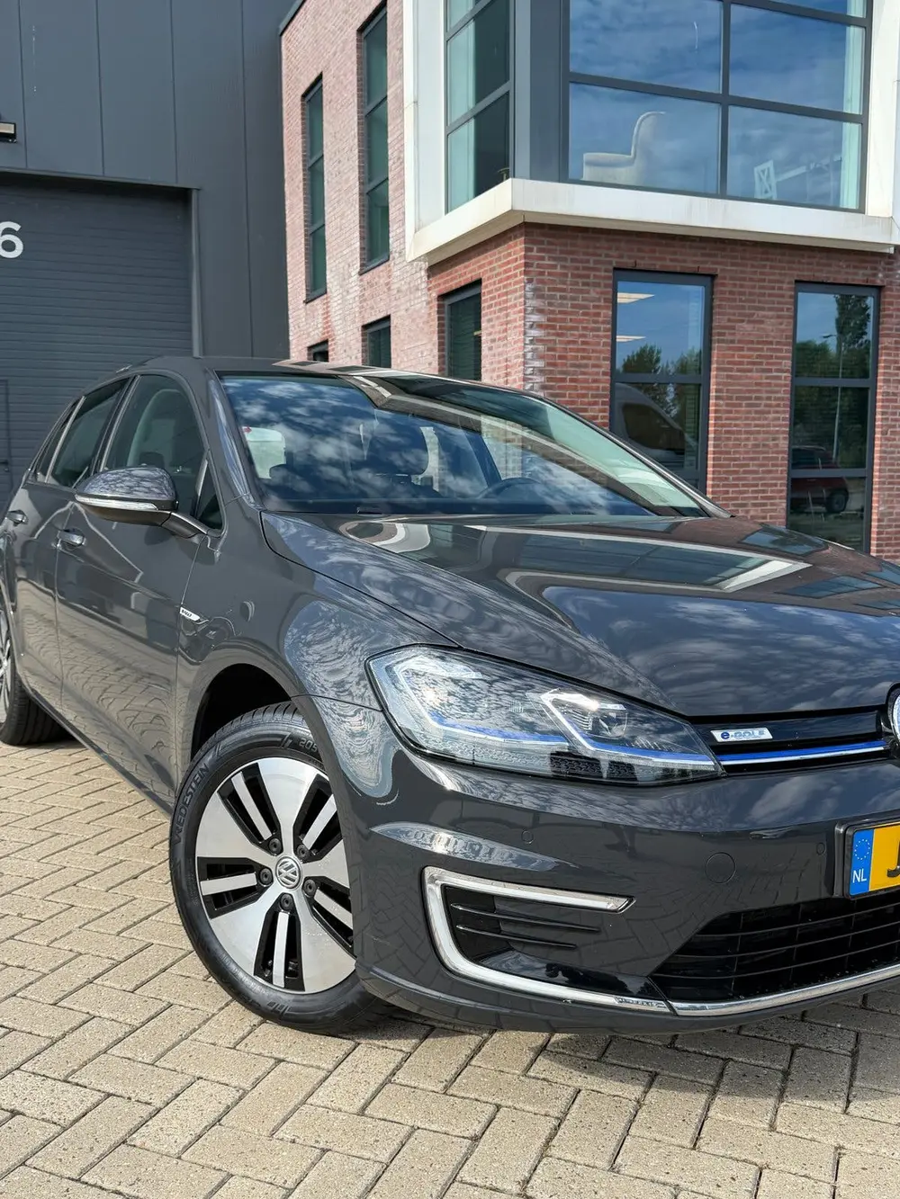 Volkswagen Golf E-Golf 136pk 2020 Grijs uit 2020, foto 5
