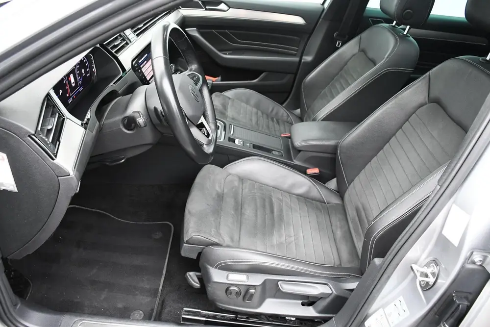 Volkswagen Passat Variant 1.5 TSI Pano Trekhaak R-line Carpl uit 2021, foto 12