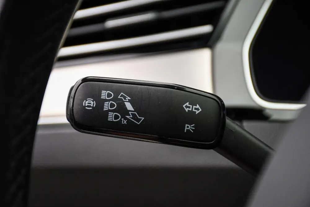 Volkswagen Passat Variant 1.5 TSI Pano Trekhaak R-line Carpl uit 2021, foto 9