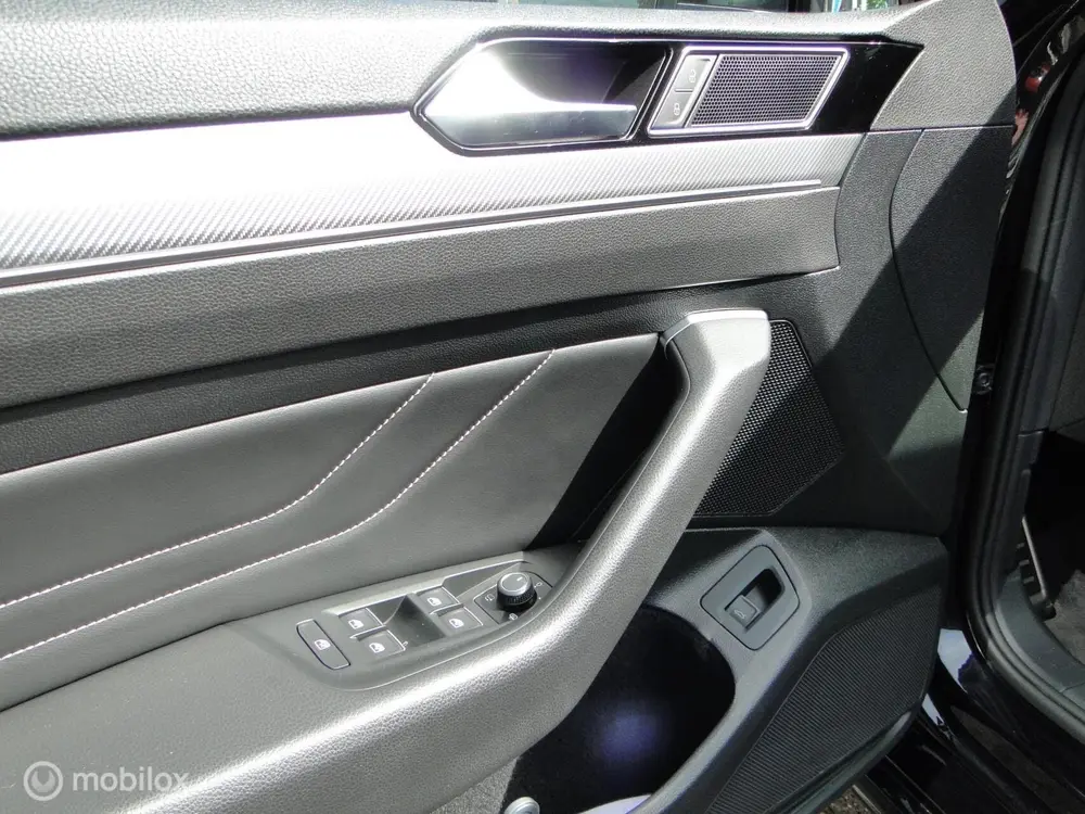 Volkswagen Passat Variant 2.0 benzine automaat, 187.990 uit 2019, foto 10