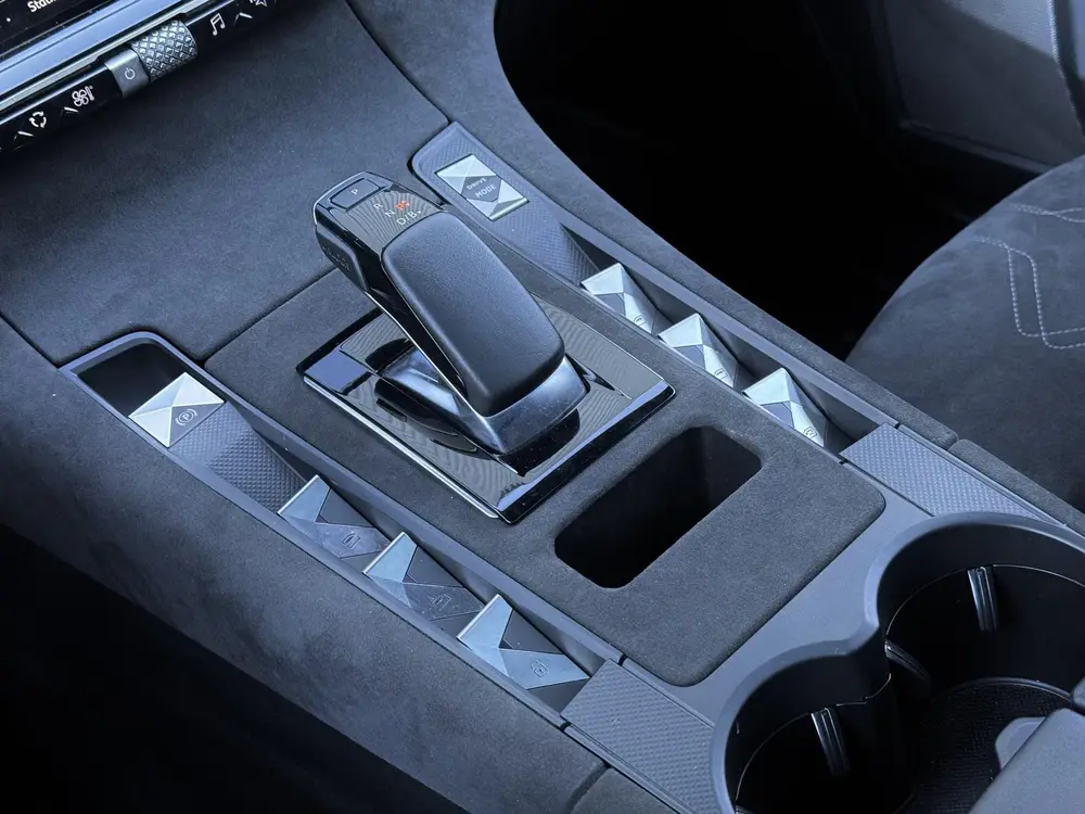 DS Automobiles DS 7 DS 7 1.6 PHEV 360 4x4 E-Tense Performance uit 2022, foto 18