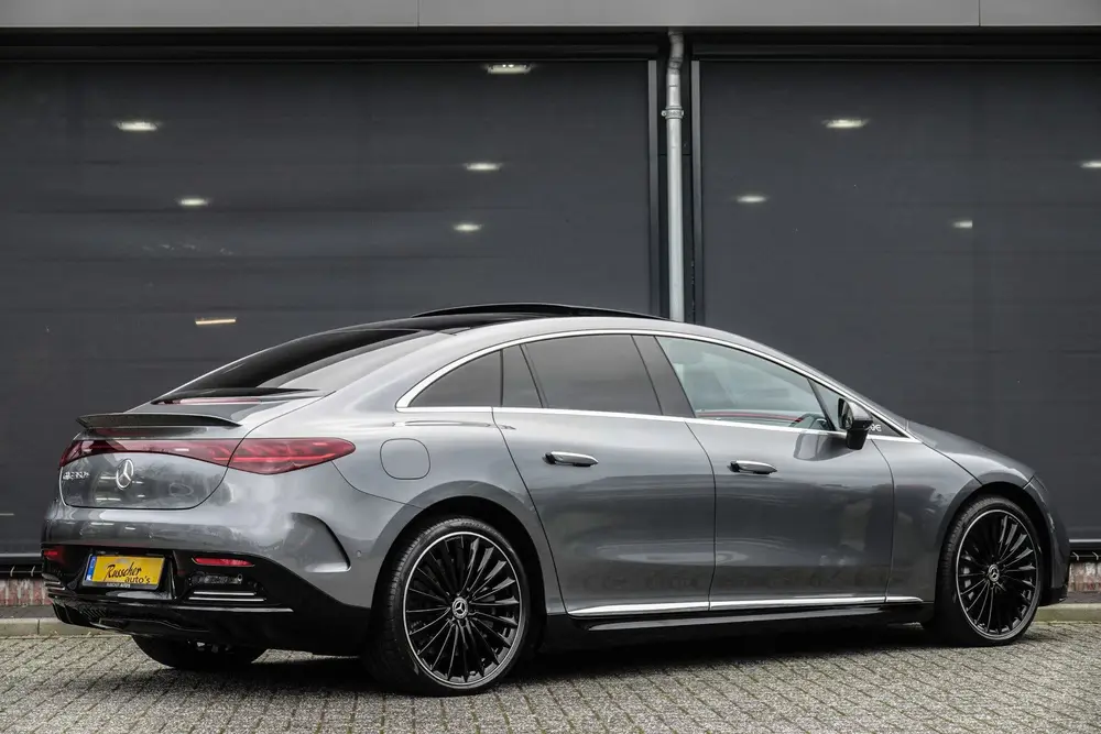 Mercedes-Benz EQE 350+ Long Range uit 2022, foto 2