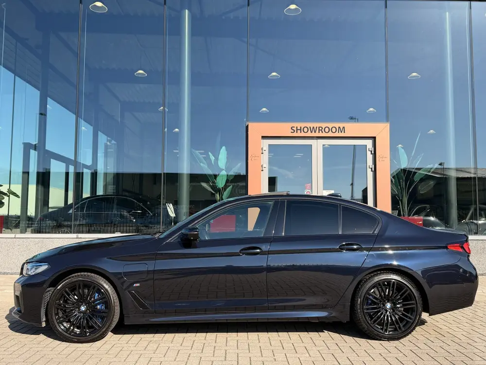 BMW 5-serie 5 Serie 545e xDrive M-Sport uit 2021, foto 9