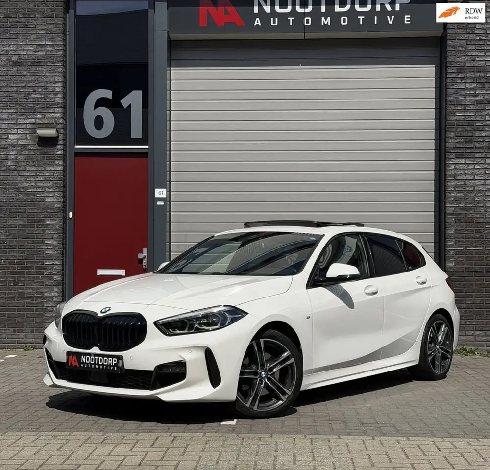 BMW 1-Serie 118i Business Edition Plus/M/PANO/KUIP/HuD/CAMER uit 2021
