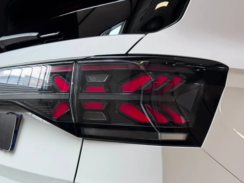 Volkswagen T-Cross 1.5 TSI 3X R-Line | IQ LIGHT | CAM | KEYL uit 2024, foto 18