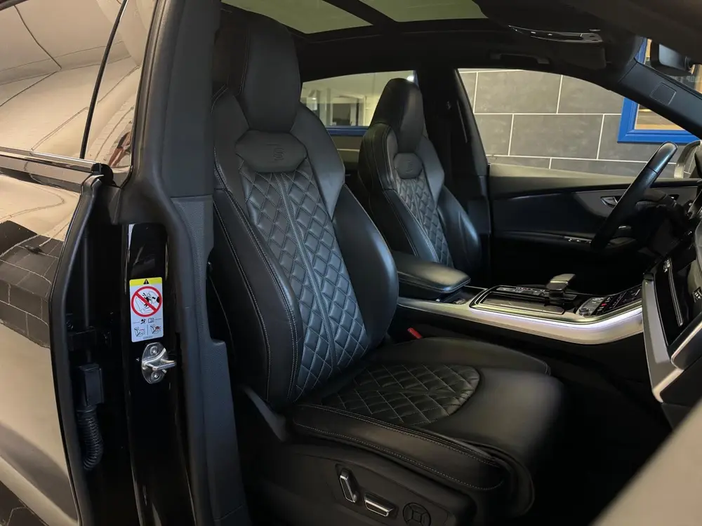 Audi Q8 55 TFSI Quattro S-line uit 2019, foto 17